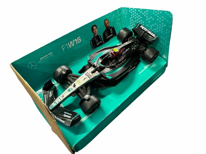 ミニカー Mercedes GP Petronas Колекційна Модель Bburago F1 Mercedes-AMG PETRONAS W15 2024