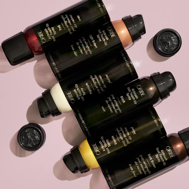Спрей для маскування відрослих коренів і сивини Airbrush Root Touch-Up Spray Oribe Dark Brown 75 мл - Фото 3 Спрей для маскування відрослих коренів і сивини Airbrush Root Touch-Up Spray Oribe Dark Brown 75 мл - зображення 3