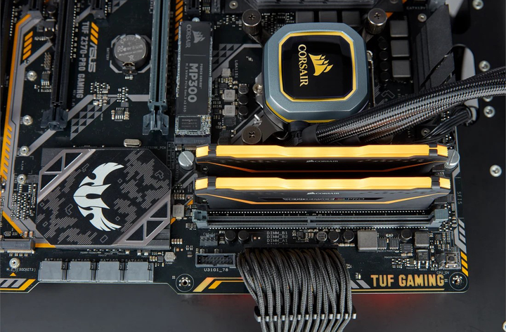 Оперативна пам'ять Corsair DDR4-3200 16384MB PC4-25600 (Kit of 2x8192) Vengeance RGB Pro Black (CMW16GX4M2E3200C16-TUF) - зображення 9