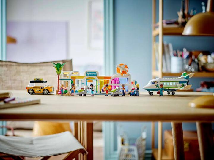 Zestaw klocków LEGO Friends Samolot i lotnisko w mieście Heartlake 958 elementów (42656) - obraz 9