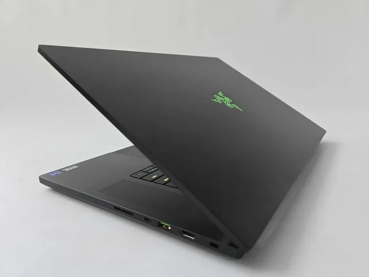 Ноутбук Razer Blade 18 (2023) i9 13950HX/RTX 4090/RAM 32GB/SSD 1TB Б\В - изображение 8