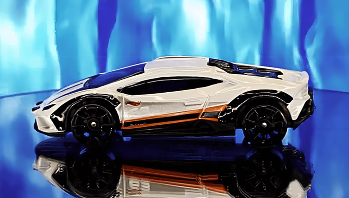 Машинка Базовая Hot Wheels Lamborghini Huracán Sterrato Safari 1:64 HYW93 White - изображение 4