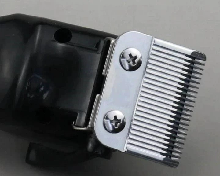 Акумуляторна професійна машинка для стрижки волосся 4 насадки Geemy Gm 6008 Pro Біла + Щіточка для чищення - зображення 3