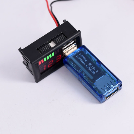 Індикатор заряду акумулятора, вольтметр 12В, 2xUSB, LED-дисплей, для авто та мотоцикла - зображення 2