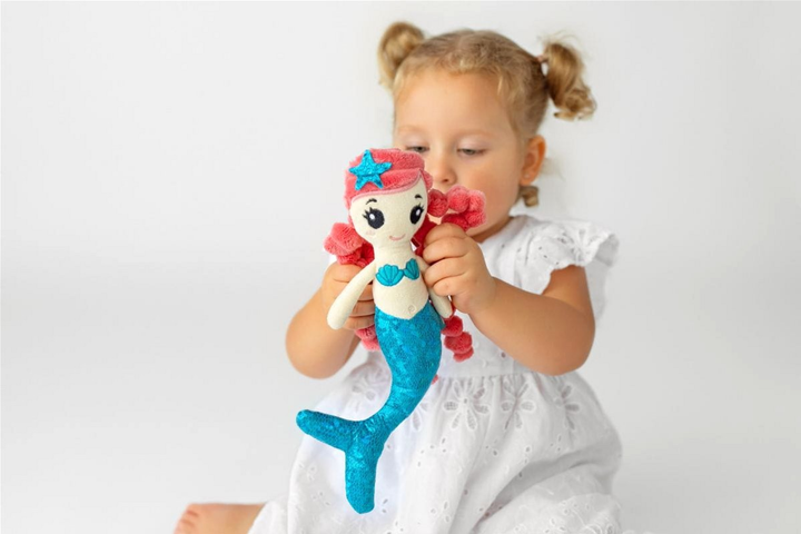 Лялька текстильна Moms Care Русалочка Emma 6116 61162 29 см (5907784461162) - зображення 3