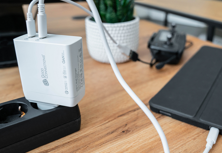 Зарядний пристрій для телефона Good Connections 140 W USB-C White (PCA-W006W) - зображення 6