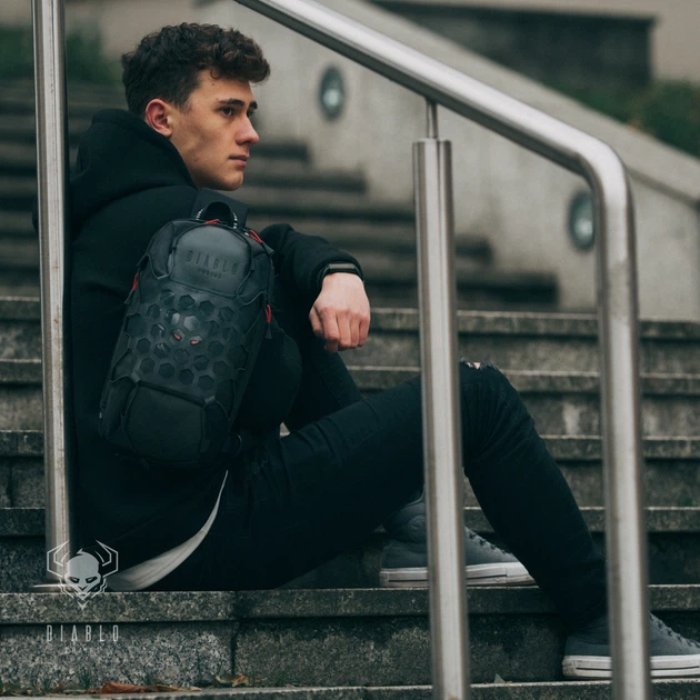 Plecak Diablo Chairs sling bag czarny (5904405571026) - obraz 10