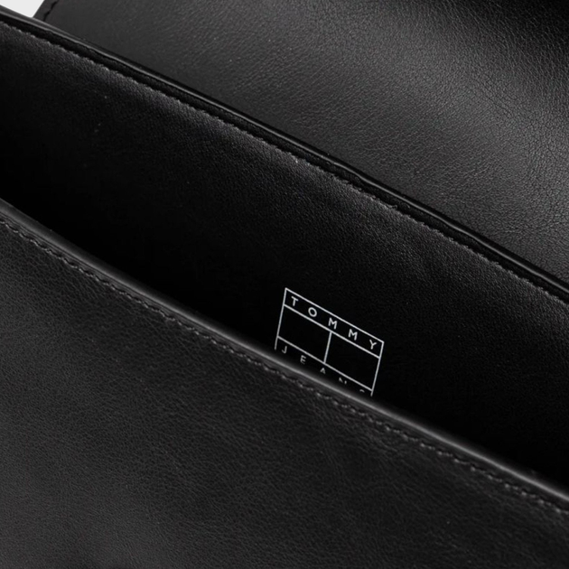 Torebka crossbody damska mała Tommy Hilfiger AW0AW16968-BDS Czarna (8720638202615) - obraz 3