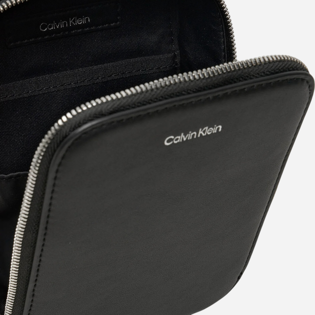 Сумка планшет чоловіча маленька Calvin Klein K50K512747-BEH Чорна (8721107057927) - зображення 5