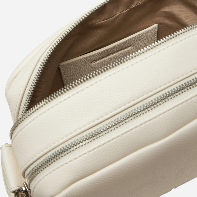 Сумка крос-боді через плече жіноча маленька Calvin Klein K60K612711-YAS Молочна (8721107052403) - зображення 3
