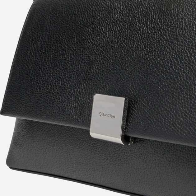 Сумка крос-боді через плече жіноча середня Calvin Klein K60K612783-BEH Чорна (8721107062075) - зображення 4