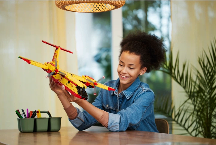 Конструктор LEGO Technic Firefighting Plane 1134 детали (42152) - Фото 9 Конструктор LEGO Technic Firefighting Plane 1134 детали (42152) - изображение 9