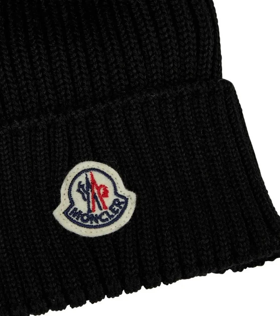 Шапка женская Moncler Patch Pompom Beanie Hat MB-10007 Black - Фото 3 Шапка женская Moncler Patch Pompom Beanie Hat MB-10007 Black - изображение 3