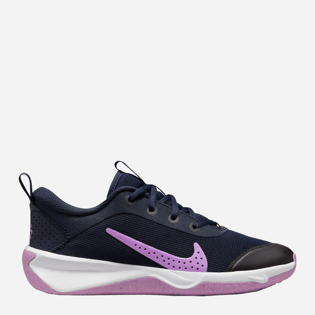 Buty sportowe młodzieżowe dla dziewczynki Nike Omni Multi-Court DM9027-401 35.5 (3.5Y US) Czarne (196608408598) - obraz 1