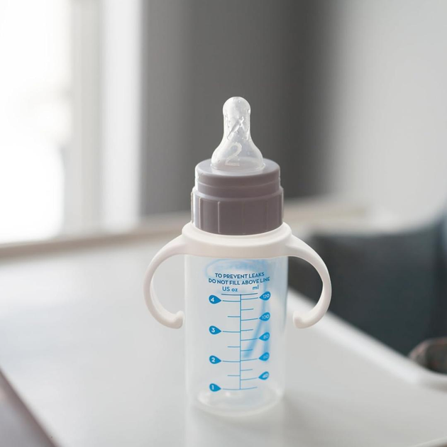 Тримач для дитячої пляшечки Botella силіконова ручка для зручного годування дитини, білий (98905124) - зображення 3