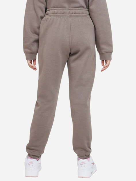 Spodnie dresowe dziewczęce ocieplane Nike G Nsw Trend Flc Cf Pant DZ4616-040 XS (122-128 cm) Brązowe - obraz 2