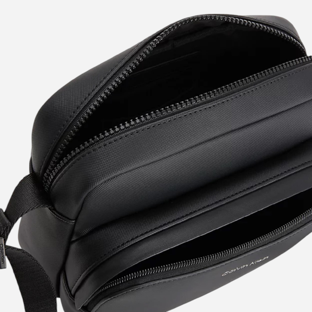 Сумка крос-боді через плече чоловіча маленька Calvin Klein K50K510247-BAX Чорна (800070303013) - зображення 3