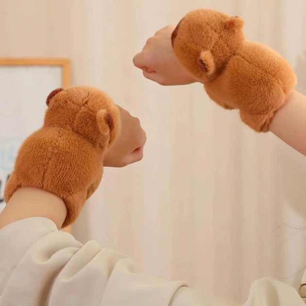 Детская мягкая игрушка - браслет капибара Capybara плюшевое украшение на руку для детей, 20х14х10 см, коричневый "P" (99307558) - изображение 2