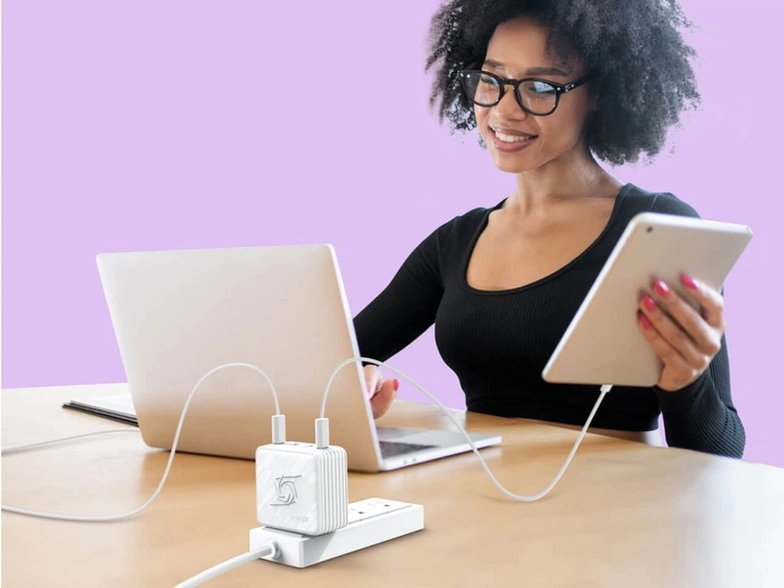 Ładowarka sieciowa AverMedia GC313 Core Go 2xUSB-C USB-A HDMI PD3.0 100 W + kabel 2 m Biała (40AAGC313AWP) - obraz 6