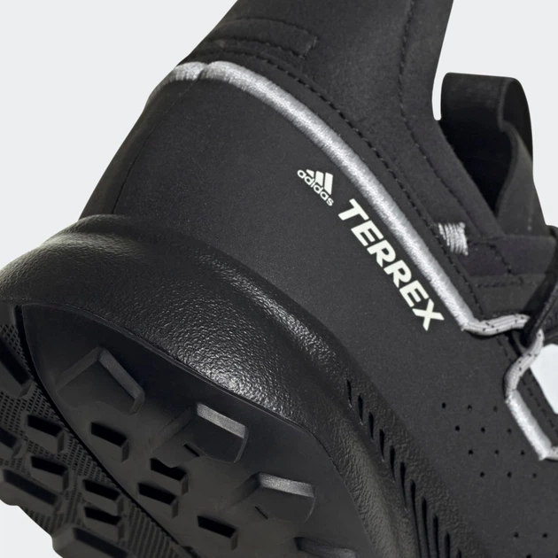 Чоловічі кросівки для туризму adidas Terrex Voyager 21 FZ2225 41.5 (7.5UK) 26 см Чорні (4062065960725) - зображення 8