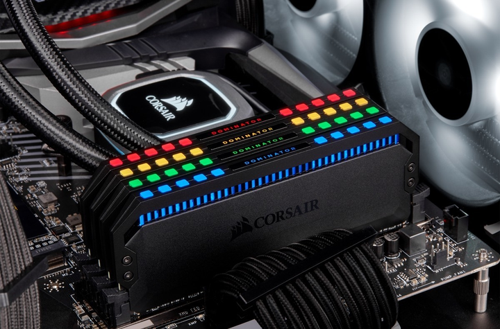 Pamięć Corsair DDR4-3200 16384MB PC4-25600 (Kit of 2x8192) Dominator Platinum RGB Black (CMT16GX4M2E3200C16) - obraz 4