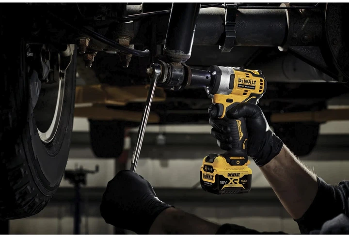 Гайковерт ударний акумуляторний безщітковий DeWALT DCF901P2 - зображення 5
