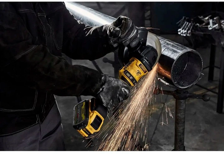 Аккумуляторная угловая шлифовальная машина DeWALT DCG440N - изображение 4