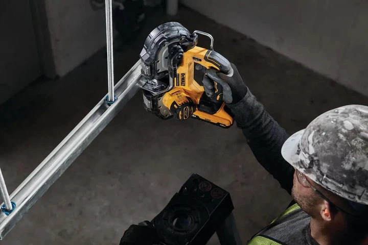 Пила стрічкова акумуляторна DeWALT DCS377NT - Фото 6 Пила стрічкова акумуляторна DeWALT DCS377NT - зображення 6