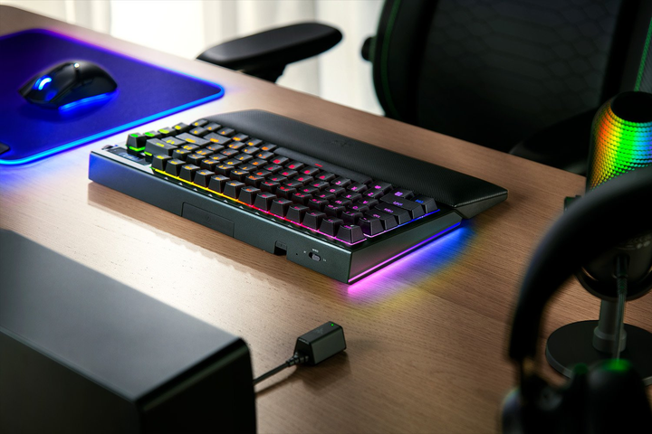 Klawiatura bezprzewodowa Razer BlackWidow V4 Pro Razer Mechanical Switches Orange Wireless/USB Black (RZ03-05130300-R3E1) - obraz 6