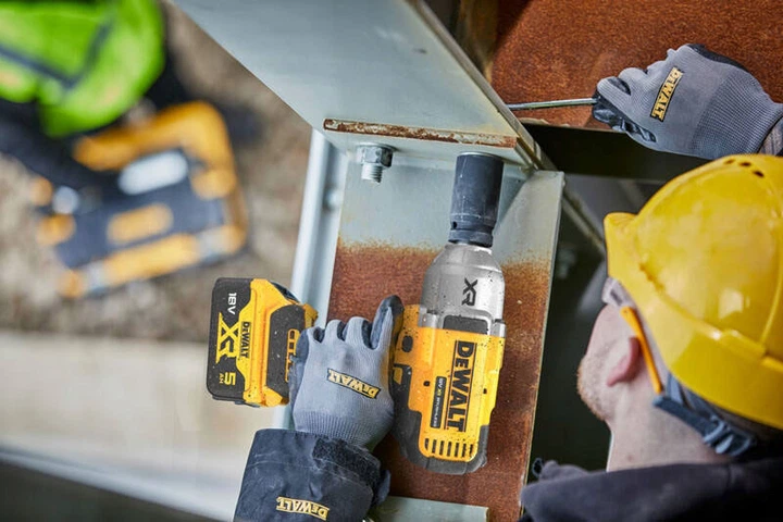Ударний акумуляторний гайковерт DeWALT DCF900P2T - Фото 5 Ударний акумуляторний гайковерт DeWALT DCF900P2T - зображення 5