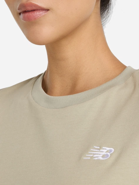 T-shirt damski bawełniany New Balance Sport Essentials Jersey WT41509 XS Oliwkowy (197967348297) - obraz 4