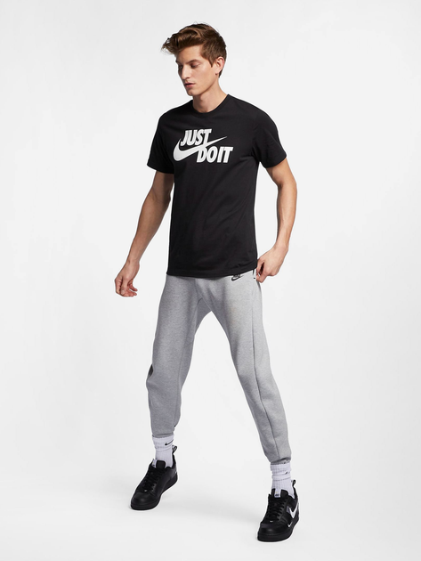 Футболка бавовняна довга чоловіча Nike M Nsw Tee Just Do It Swoosh AR5006-011 M Чорна з принтом (191888623631) - зображення 3