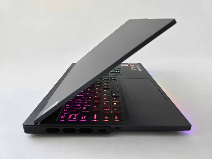 Ноутбук Lenovo LEGION 7 PRO 16ARX8H R9 7945HX/RTX 4080/RAM 16GB/SSD 1TB/240Hz Б\В - зображення 5
