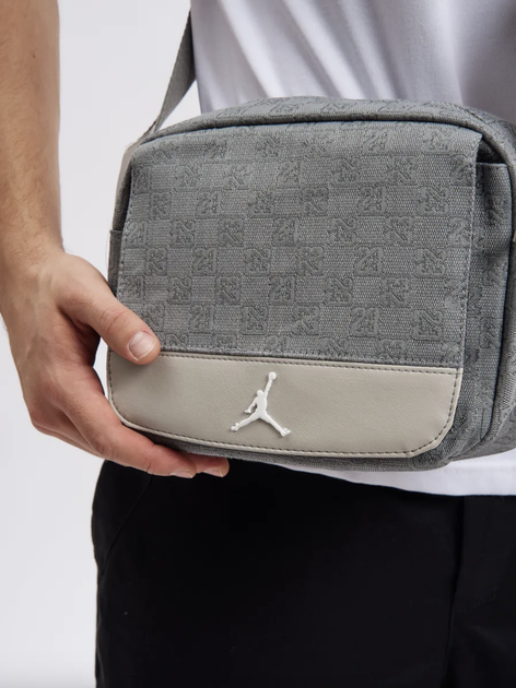 Сумка через плечо Jordan Monogram серого цвета. - изображение 4