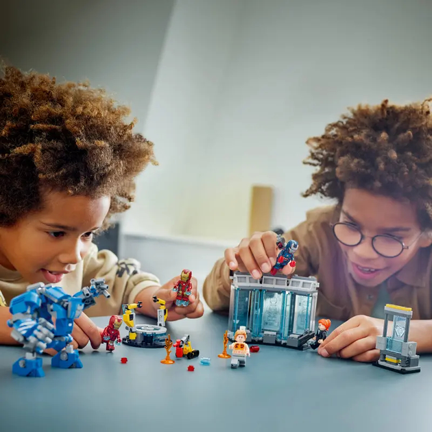 Конструктор LEGO Super Heroes Marvel Iron Man's Laboratory: Hall of Armor 384 елементів (76315) - зображення 10