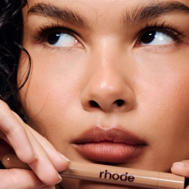 Контурный карандаш для губ Rhode Peptide Lip Shape The Contouring Lip Shaper Lean Warm medium brown 7.5 г (850055527768) - Фото 3 Контурный карандаш для губ Rhode Peptide Lip Shape The Contouring Lip Shaper Lean Warm medium brown 7.5 г (850055527768) - изображение 3