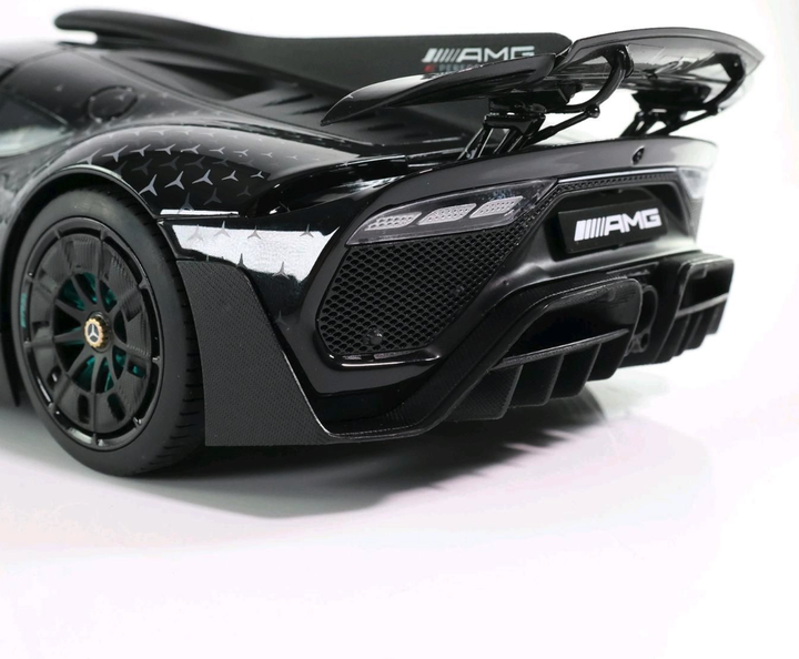 Модель автомобіля Mercedes-AMG ONE (C298) Hyper Black, Scale 1:18