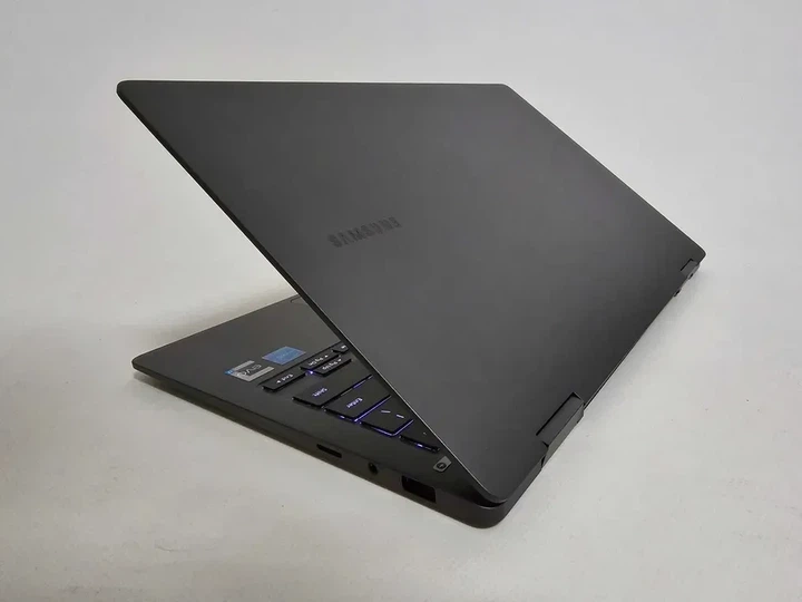 Ноутбук Samsung Galaxy Book 3 (2024) I7 1360P/RAM 16GB/SSD 512GB/OLED Б\В - зображення 7