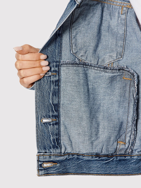 Kurtka jeansowa damska Levi's 90S Trucker Soft As Butter Mid A1743-0004 M Błękitna (5400970984259) - obraz 5