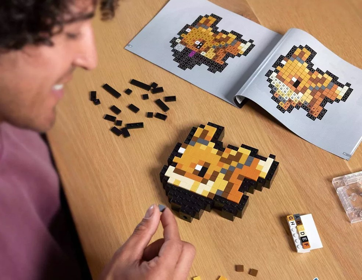 Klocki konstrukcyjne Mattel MEGA Pokemon Pixel Art Eevee 323 elementy (0194735190805) - obraz 8