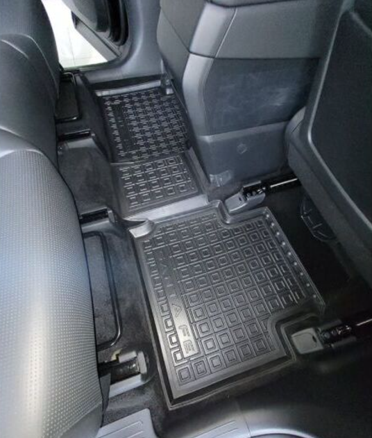 Автомобильные коврики в салон на Hyundai Santa Fe 24- черные Avto-Gumm Хендай Санта Фе АМ0055070 - Фото 4 Автомобильные коврики в салон на Hyundai Santa Fe 24- черные Avto-Gumm Хендай Санта Фе АМ0055070 - изображение 4