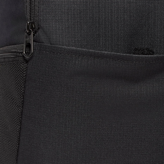 Рюкзак спортивний тканинний 24 л вміщує формат А4 Nike Nk Brsla M Bkpk - 9.5 (24L) DH7709-010 Чорний (195244773336) - зображення 8