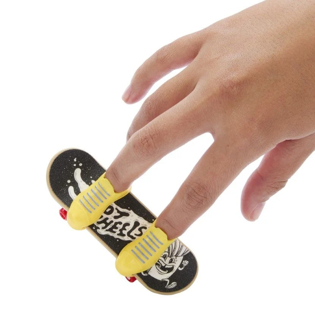 Zestaw zabawkowy Hot Wheels Deskorolka Beefin + buty do jazdy palcami HVJ95 (0194735205950) - obraz 3