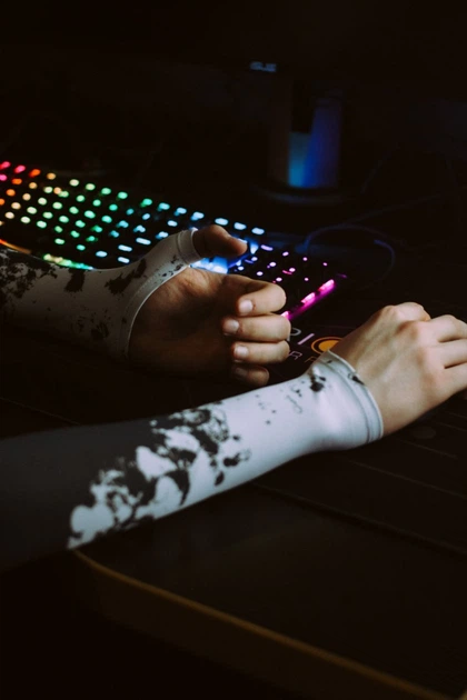 Игровой рукав 2.0 с обрезанной ладонью Paints Spray Selerity pm01ps Біло-чорний M (96081) - изображение 3