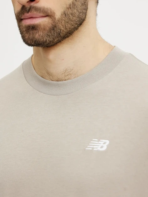 Футболка бавовняна довга чоловіча New Balance Sport Essentials Small Logo MT41509 S Бежева (197967564819) - зображення 4
