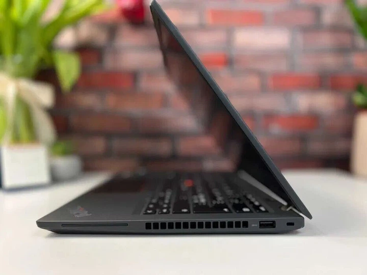 Ультрабук Lenovo ThinkPad T14 Gen 3 / 14