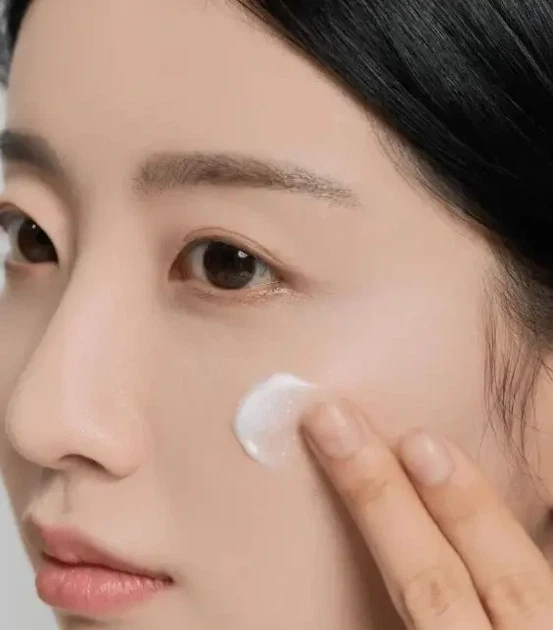 Осветляющий и увлажняющий крем для лица Skin1004 Madagascar Centella Tone Brightening Capsule Cream 75 мл - изображение 4