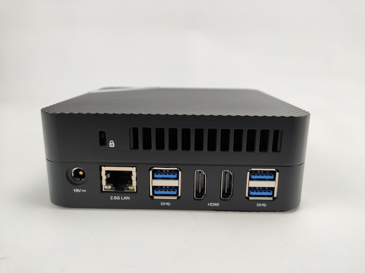 Мини ПК MINIS FORUM UM690 / AMD Ryzen 9 6900HX / RAM 32GB