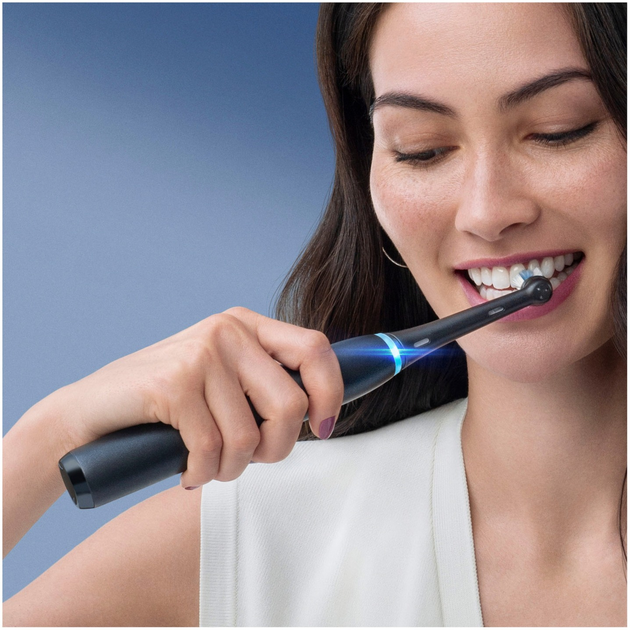 Elektryczna szczoteczka do zębów Oral-B iO 8N Czarna + Brush Head + TC (4210201408567) - obraz 7