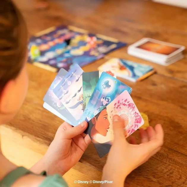 Настільна гра Аsmodee Dixit: Disney Edition (Диксит: Дисней), укр (1004093) - Фото 8 Настільна гра Аsmodee Dixit: Disney Edition (Диксит: Дисней), укр (1004093) - изображение 8